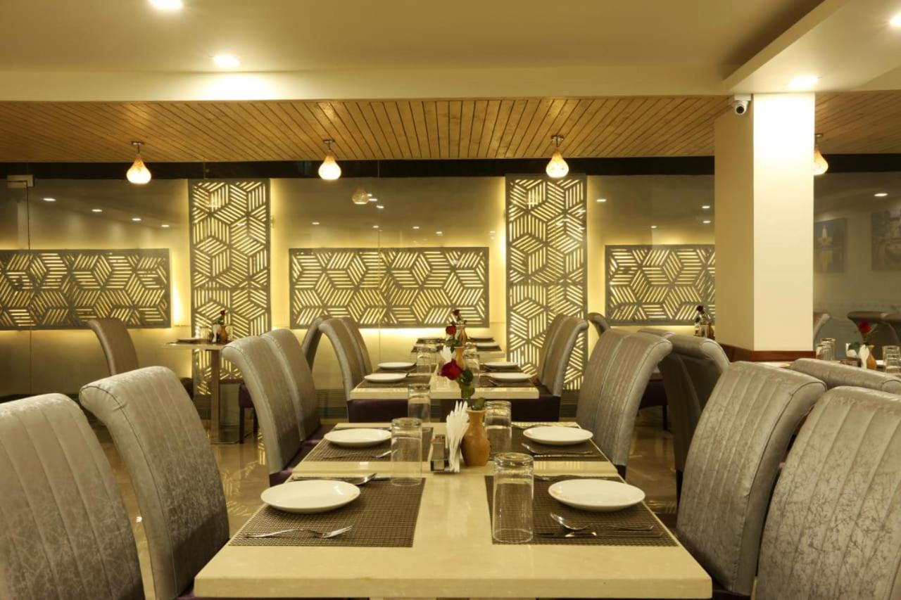 Hotel Omega - Gurgaon Central, Sec 45 Екстериор снимка